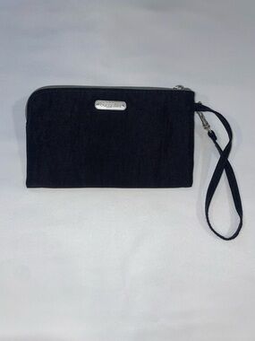 Baggallini Black Wristlet. RFID.